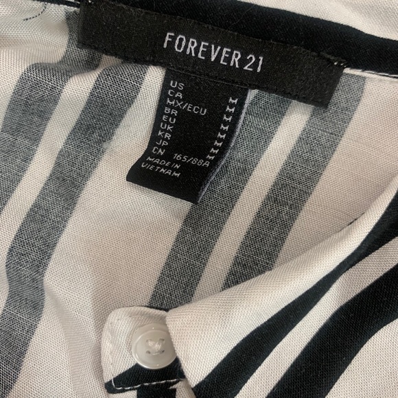 Forever 21 Cropped Collared T-shirt - Picture 3 of 3